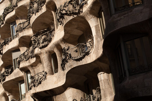 TOUR TO LA PEDERERA AND CASA BATLLÓ BY GAUDÍ