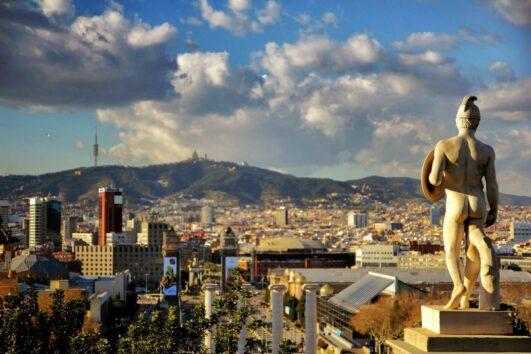 THE MONTJUIC MOUNTAIN ON FOOT